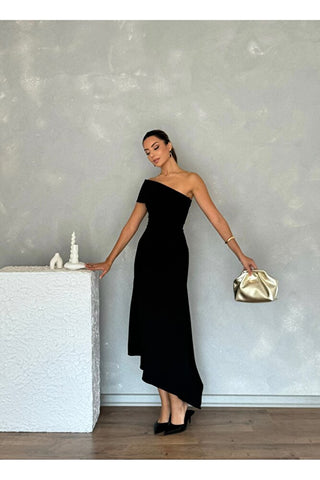 Tek Omuz Eteği Asimetrik Kesim Vücudu Saran Uzun Lunara Gece Elbisesi